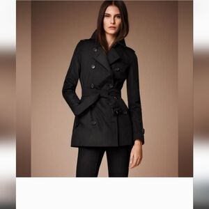 Authentic Burberry Kensington Trench (Short) Size 6 (Fits Small)